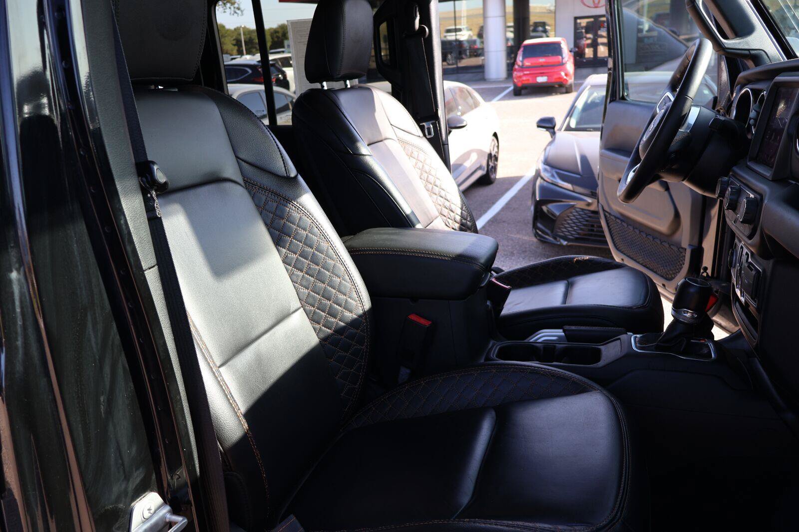 Used 2021 Jeep Gladiator Overland AWD/4WD image 17