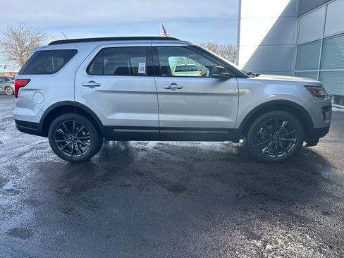 Used 2018 Ford Explorer XLT w/ Equipment Group 202A image 2