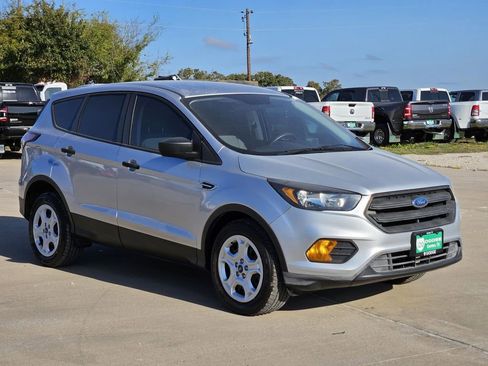 Used 2018 Ford Escape S image 2