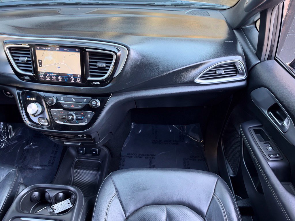 Used 2019 Chrysler Pacifica Touring-L w/ S Appearance Package FWD image 19