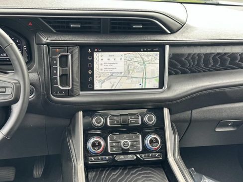 Used 2024 GMC Yukon XL Denali AWD/4WD image 24