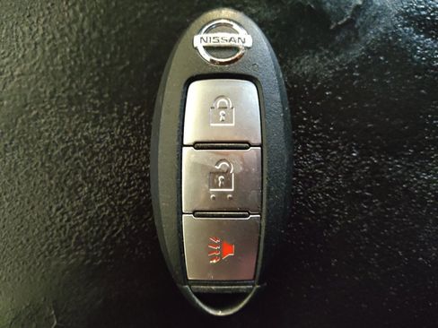 Used 2019 Nissan Pathfinder S image 32