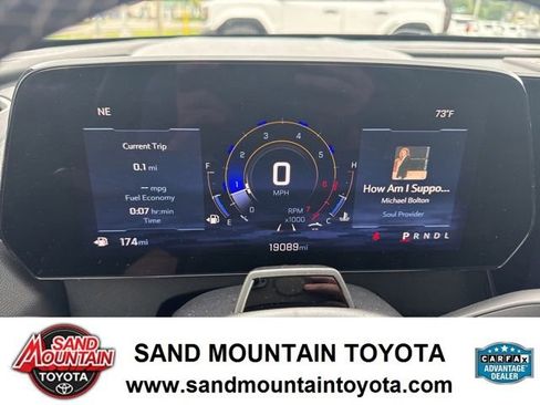 Used 2025 Chevrolet Traverse High Country FWD image 16
