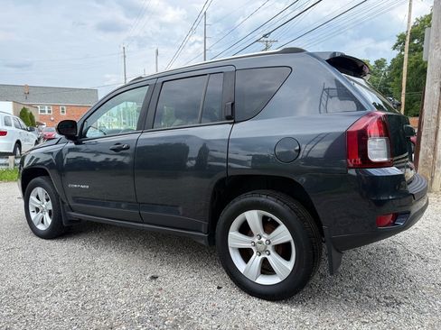 Used 2014 Jeep Compass Latitude w/ Sun/Sound Group FWD image 4