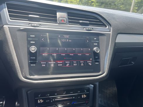 Certified 2024 Volkswagen Tiguan SE R-Line AWD/4WD image 20