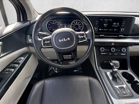 Used 2023 Kia Carnival LX FWD image 7