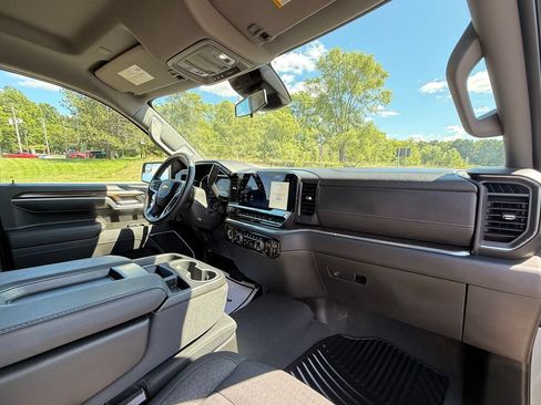 Certified 2024 Chevrolet Silverado 1500 LT AWD/4WD image 31