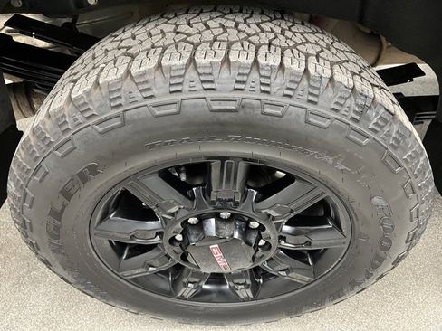 Used 2025 GMC Sierra 2500 AT4 w/ AT4 Premium Plus Package image 18