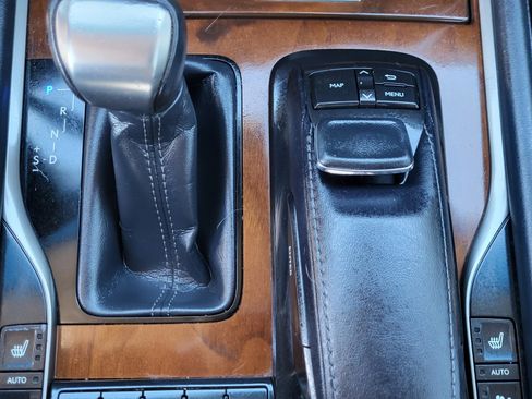 Used 2019 Lexus LX 570 4WD w/ Luxury Package image 33