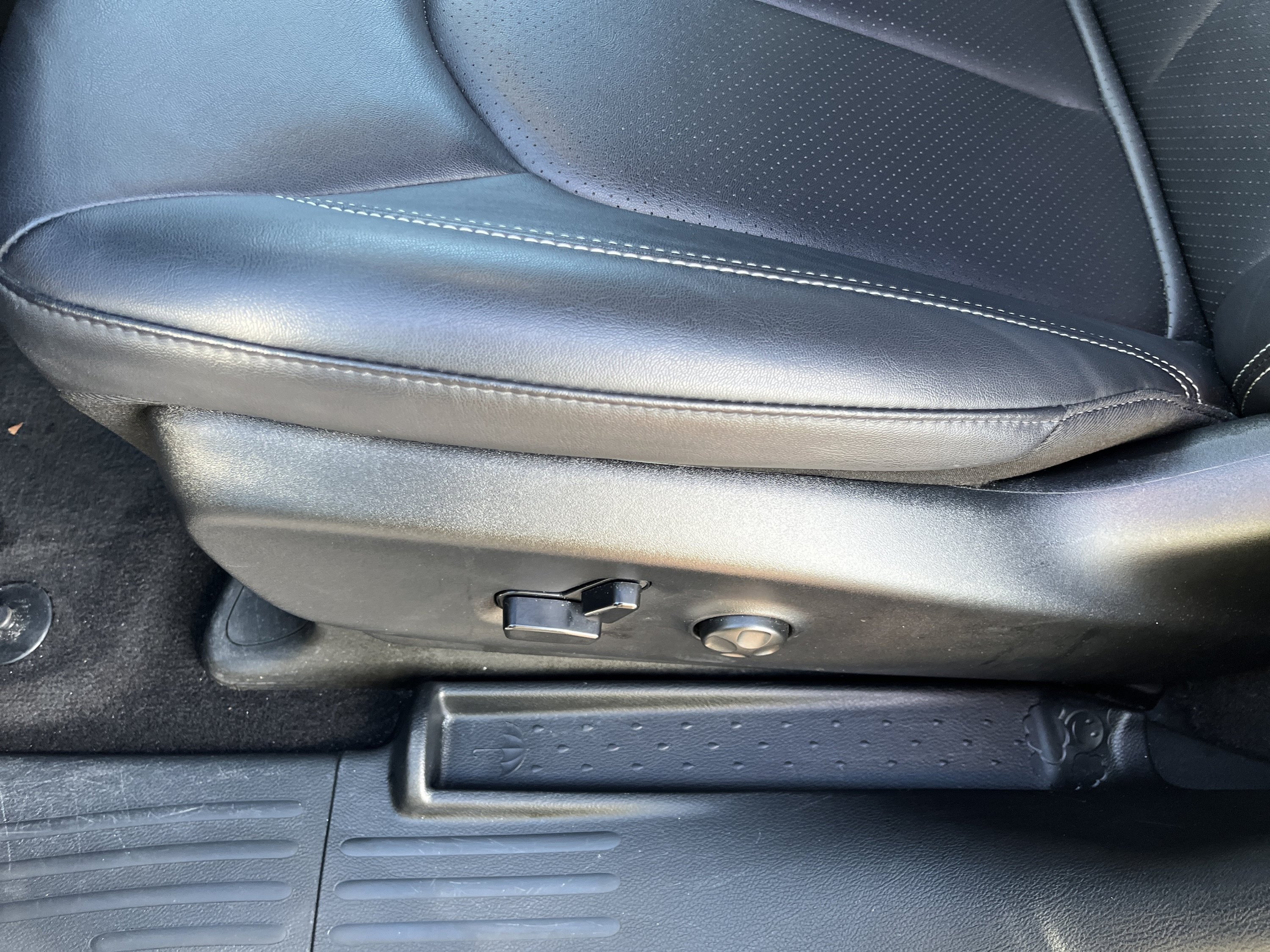 Used 2025 Chrysler Pacifica Select FWD image 14