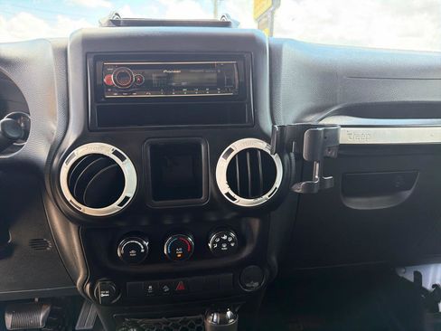 Used 2015 Jeep Wrangler Sport AWD/4WD image 13