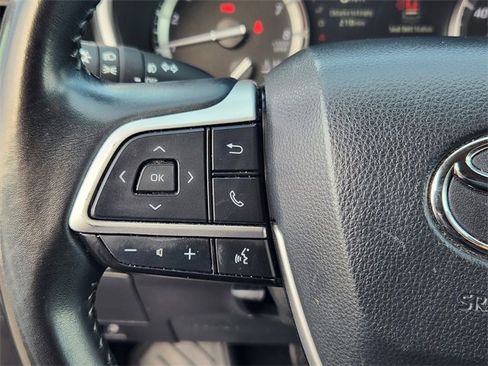 Used 2022 Toyota Highlander XLE image 19