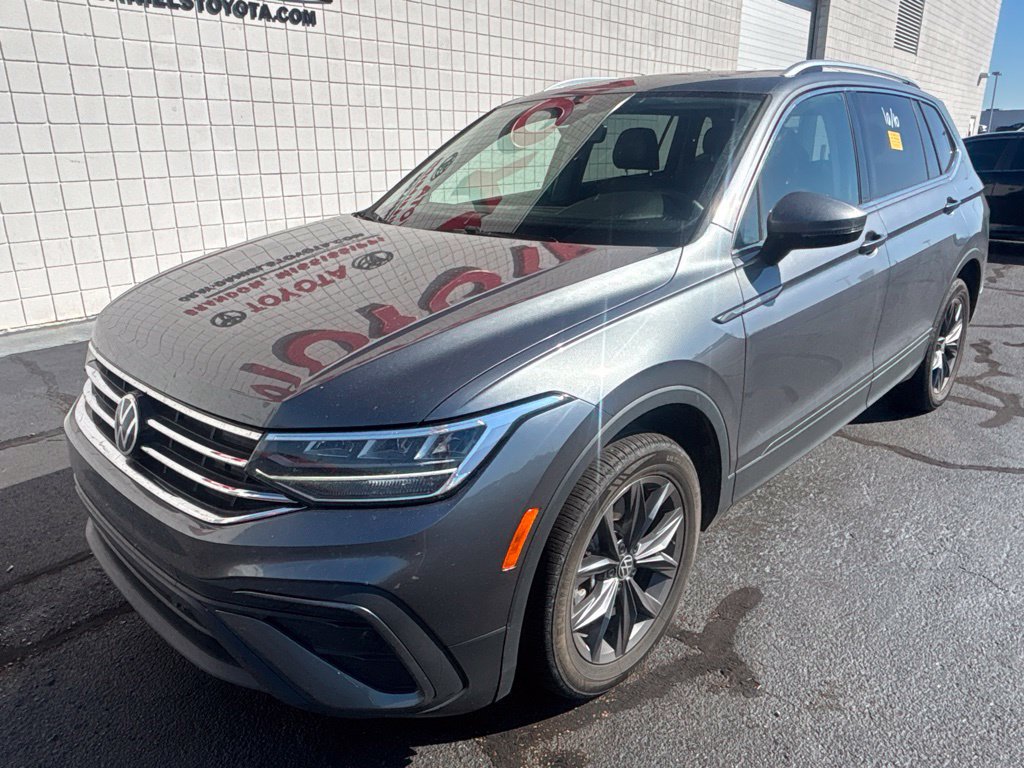 Used 2022 Volkswagen Tiguan SE FWD image 1