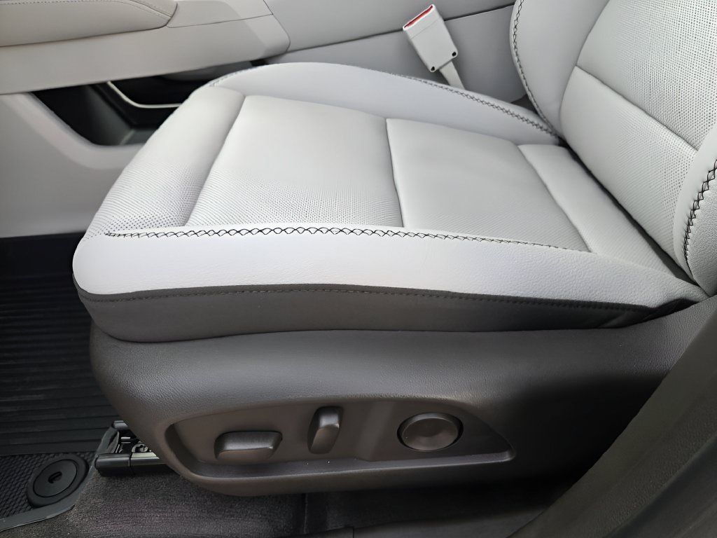 New 2027 GMC Terrain Denali w/ LPO, Floor Liner Package AWD/4WD image 17