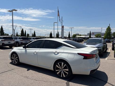 Used 2019 Nissan Altima 2.5 SR FWD image 5