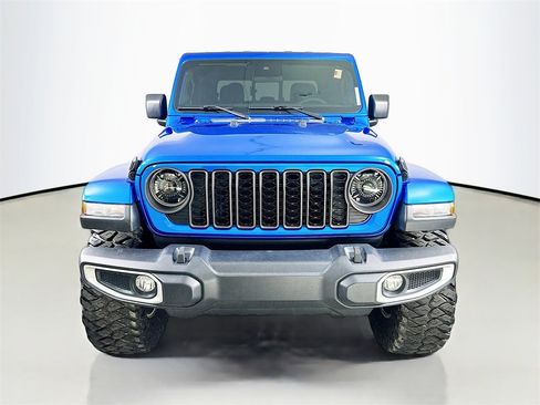 Used 2024 Jeep Gladiator Sport image 2