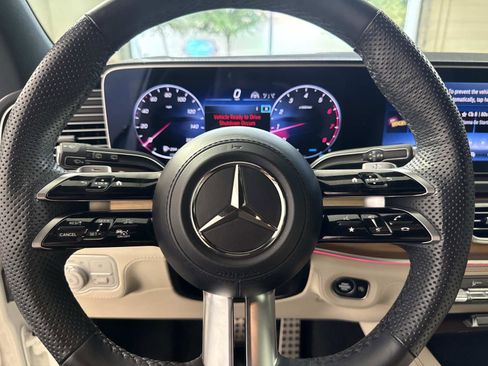 Used 2024 Mercedes-Benz GLS 450 4MATIC image 31