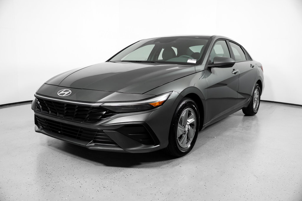 Certified 2026 Hyundai Elantra SE FWD image 16