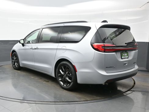 New 2026 Chrysler Pacifica Limited w/ S Appearance Package image 4