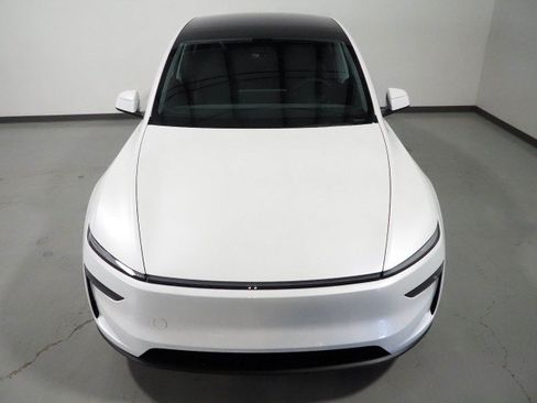 Used 2026 Tesla Model Y Long Range RWD image 12