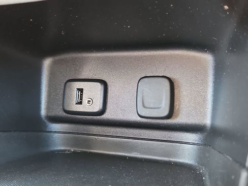 Used 2018 Chevrolet Equinox LT FWD image 28
