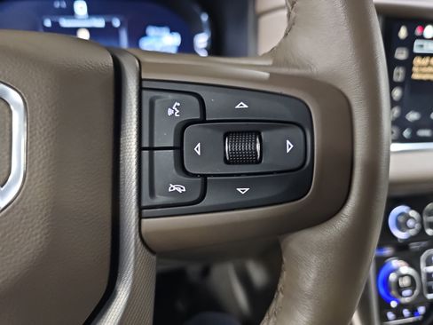 Used 2024 GMC Yukon Denali w/ Advanced Technology Package image 19