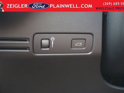 Used 2022 Volvo XC40 P8 Recharge Plus AWD/4WD image 32