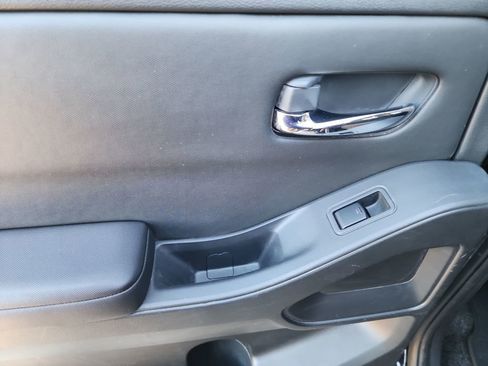 Used 2023 Nissan Frontier SV image 35