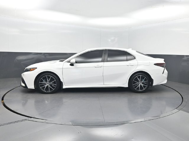 Used 2023 Toyota Camry SE FWD image 3