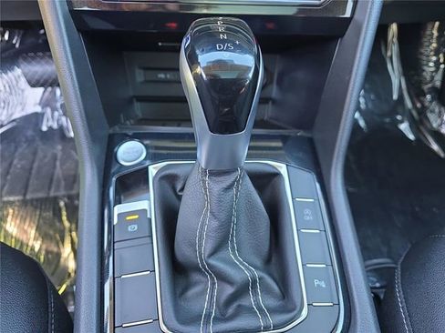 New 2026 Volkswagen Taos SE image 21