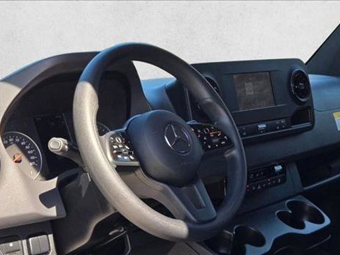 Used 2024 Mercedes-Benz Sprinter 2500 image 9