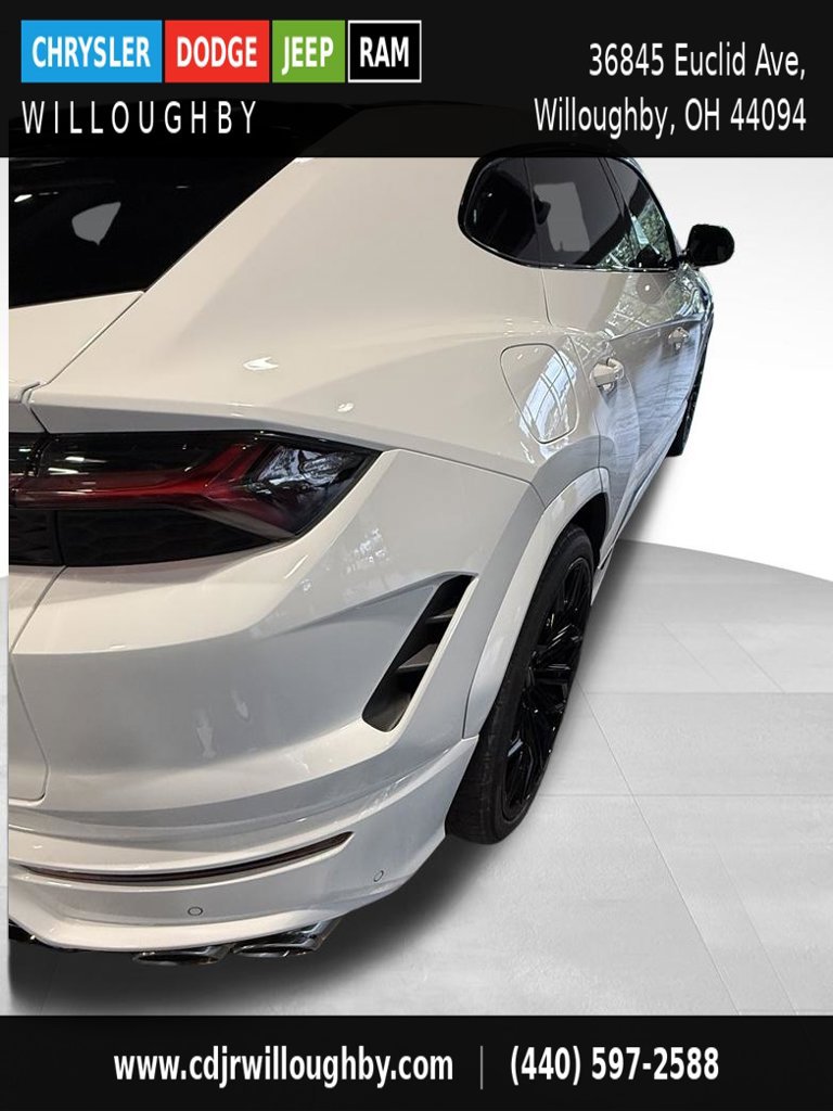 Used 2025 Lamborghini Urus SE AWD/4WD image 17