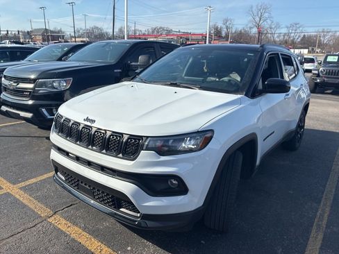 Used 2023 Jeep Compass Altitude image 2