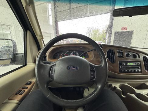 Used 2004 Ford E-150 and Econoline 150 RWD image 27