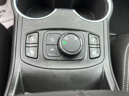 Used 2024 GMC Terrain SLE w/ Driver Convenience Package image 29