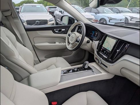 Certified 2024 Volvo XC60 B5 Plus w/ Protection Package Premier AWD/4WD image 19