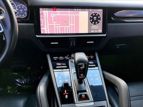 Used 2020 Porsche Cayenne E-Hybrid image 25