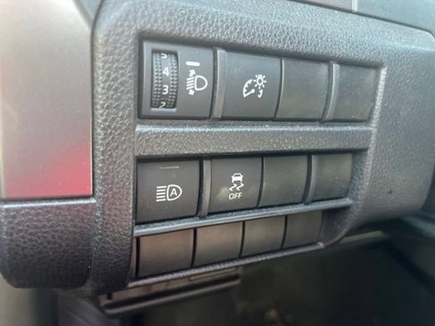 Used 2025 Toyota Tacoma TRD Off-Road AWD/4WD image 14