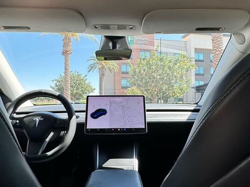 Used 2021 Tesla Model Y Long Range AWD/4WD image 11