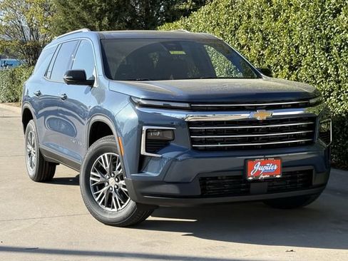 New 2026 Chevrolet Traverse LT image 2