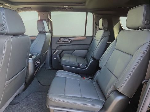 New 2026 GMC Yukon XL Denali w/ Sun & Power Step Package AWD/4WD image 11