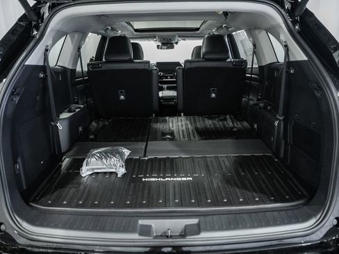 New 2026 Toyota Highlander Platinum image 10