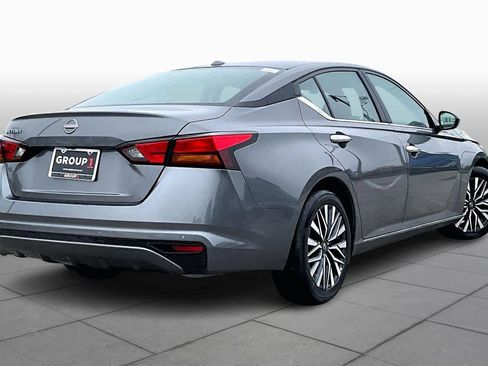 Used 2025 Nissan Altima 2.5 SV image 12