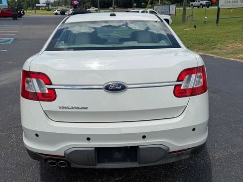 Used 2010 Ford Taurus SE FWD image 3