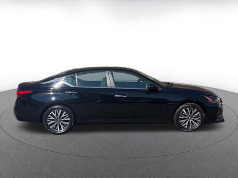 Used 2025 Nissan Altima 2.5 SV image 16