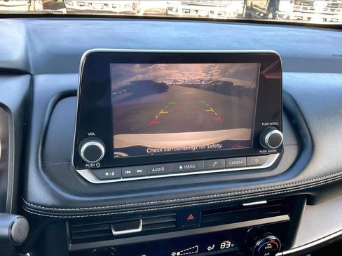 Used 2024 Nissan Rogue SV image 25