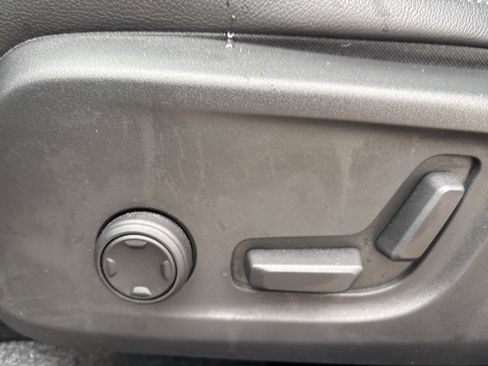 Certified 2025 Volvo XC40 B5 Core image 18