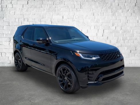 New 2025 Land Rover Discovery Dynamic SE image 8