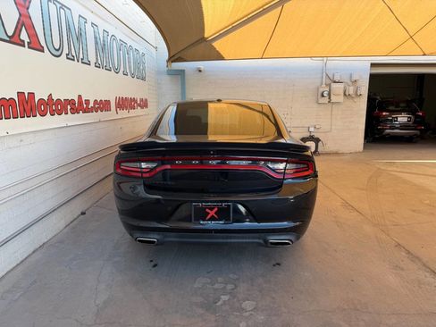 Used 2019 Dodge Charger SXT w/ Blacktop Package image 5