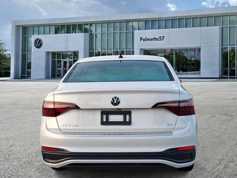 Used 2023 Volkswagen Jetta SE FWD image 5